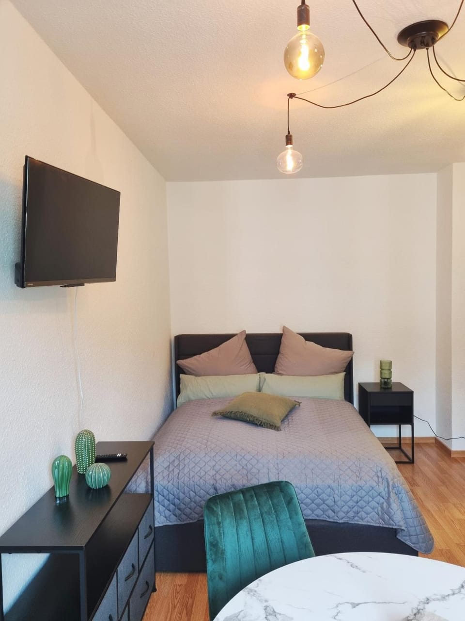 Bed, TV and multimedia, Living room, Bedroom