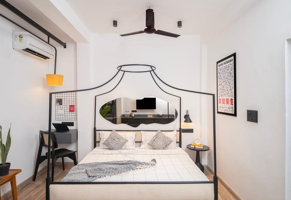 Bed, TV and multimedia, Photo of the whole room, Bedroom, towels, air conditioner