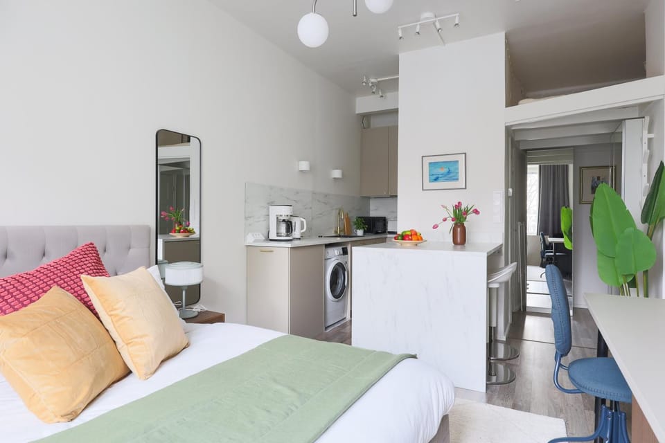 Bed, TV and multimedia, Kitchen or kitchenette, Living room, Seating area, towels, washing machine