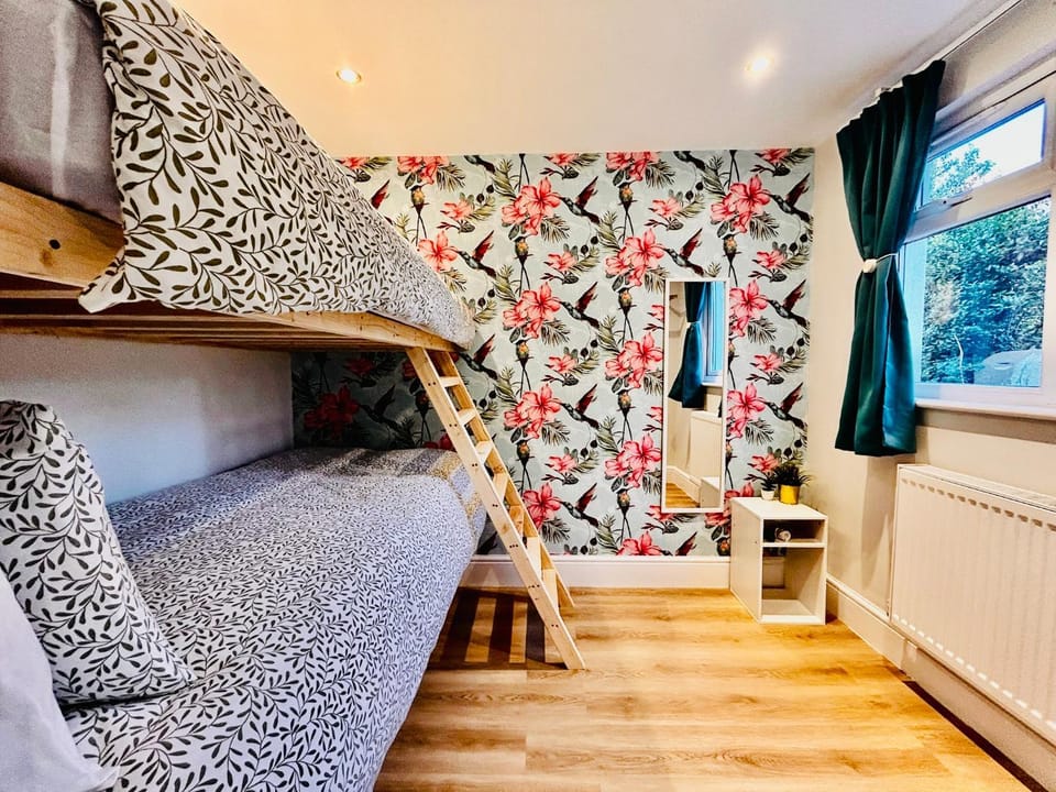 Bed, Bedroom, bunk bed