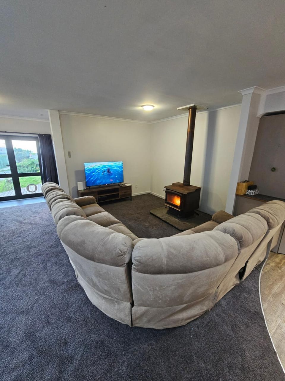 TV and multimedia, Living room, Seating area, Evening entertainment