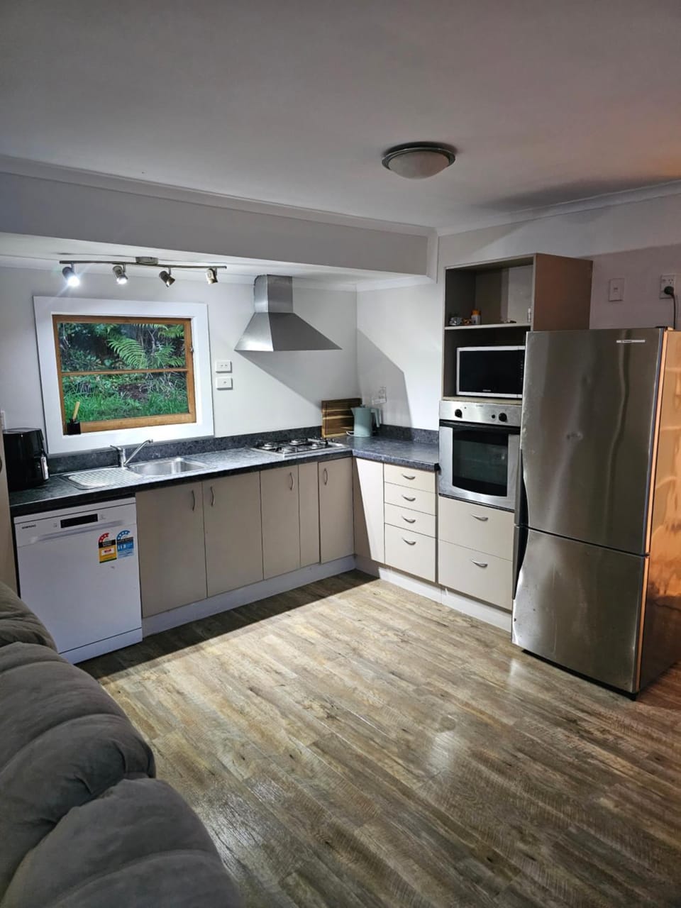 Kitchen or kitchenette, dishwasher, oven, pet friendly, stove