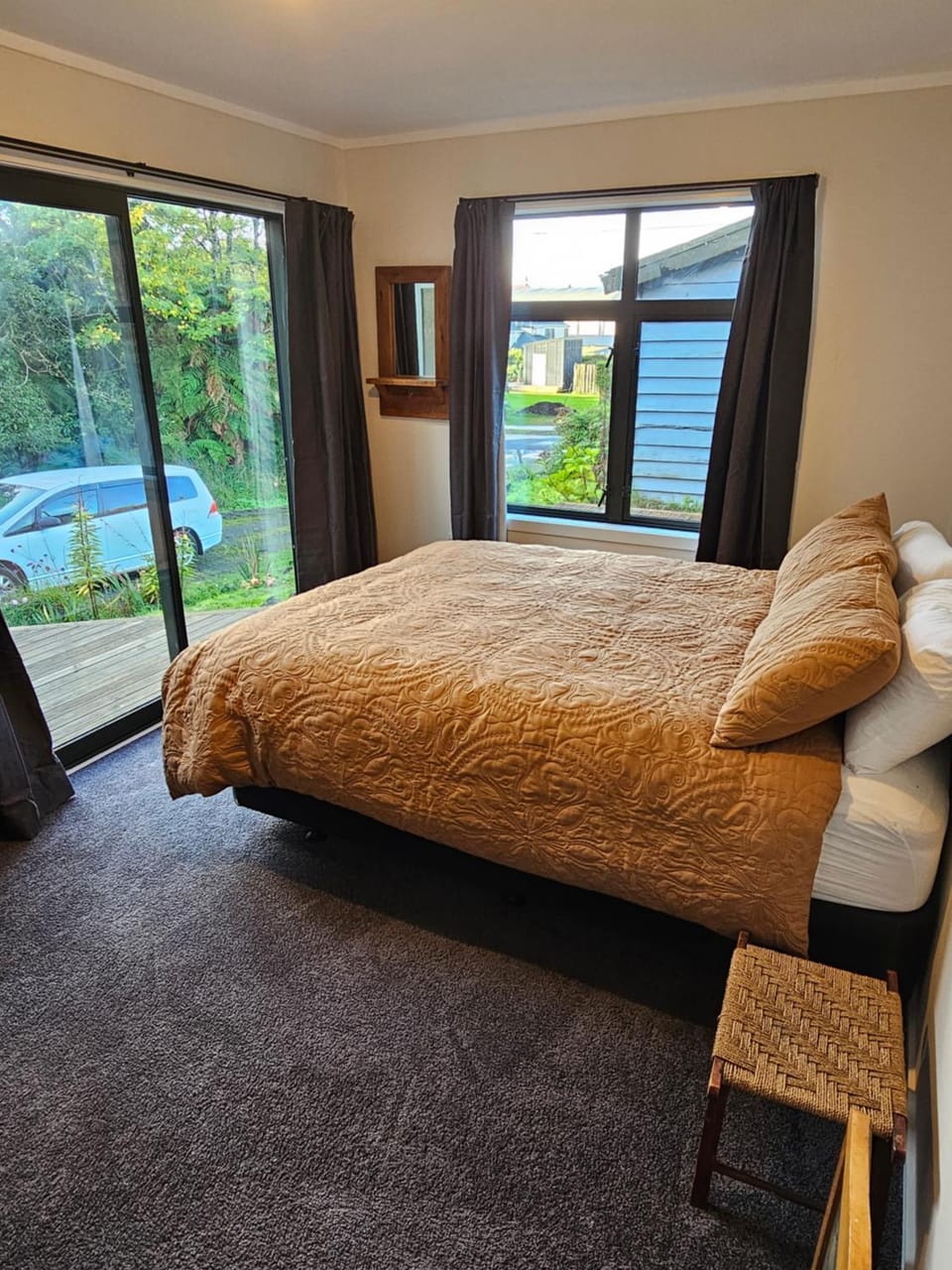 Photo of the whole room, Bedroom, towels