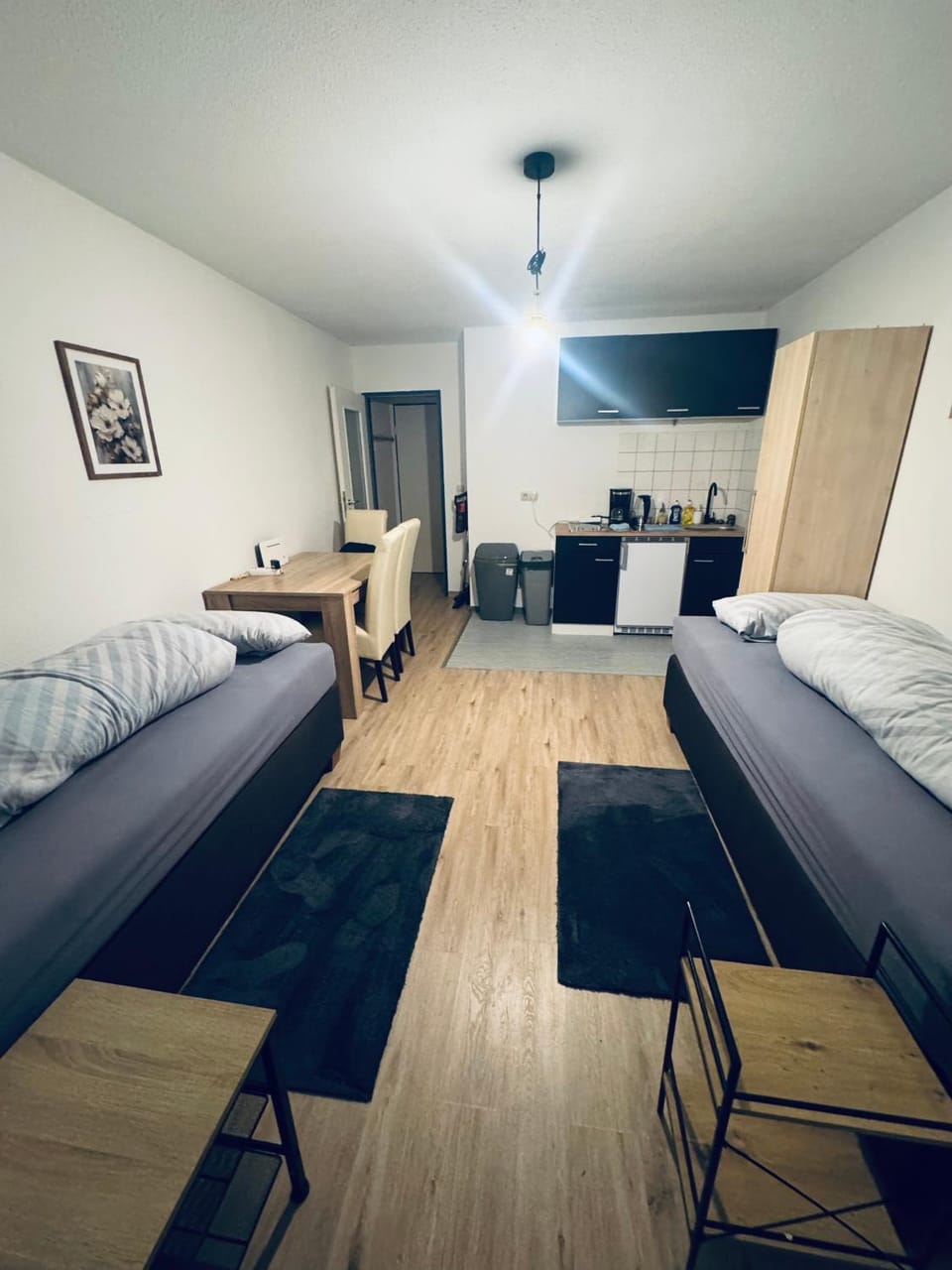 Bed, Seating area, Bedroom