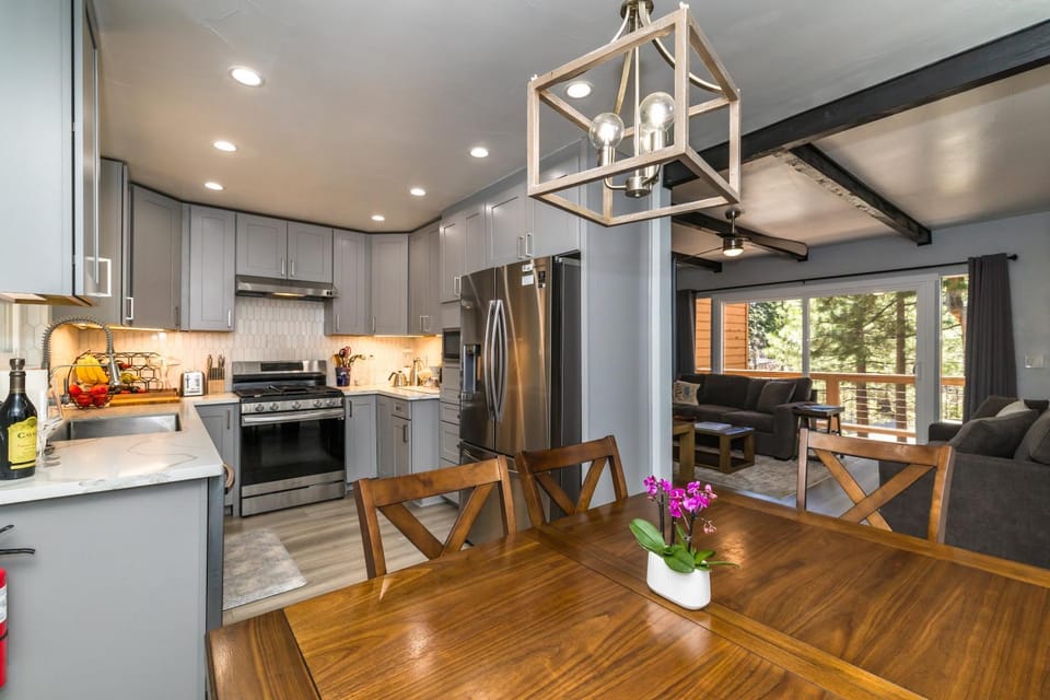 Kitchen or kitchenette, Dining area, dishwasher, oven, stove, toaster