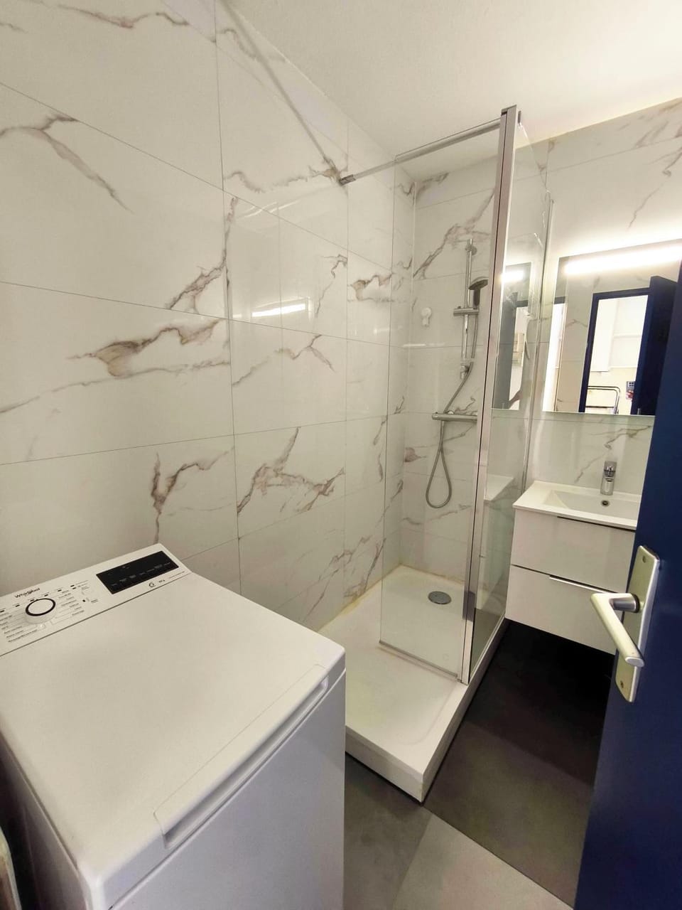 Shower, Bathroom, washing machine