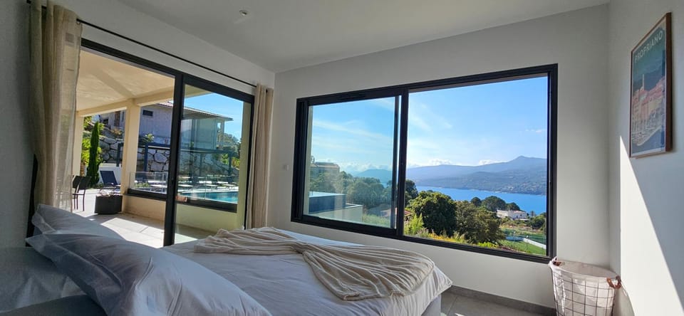 Bed, View (from property/room), Photo of the whole room, Sea view