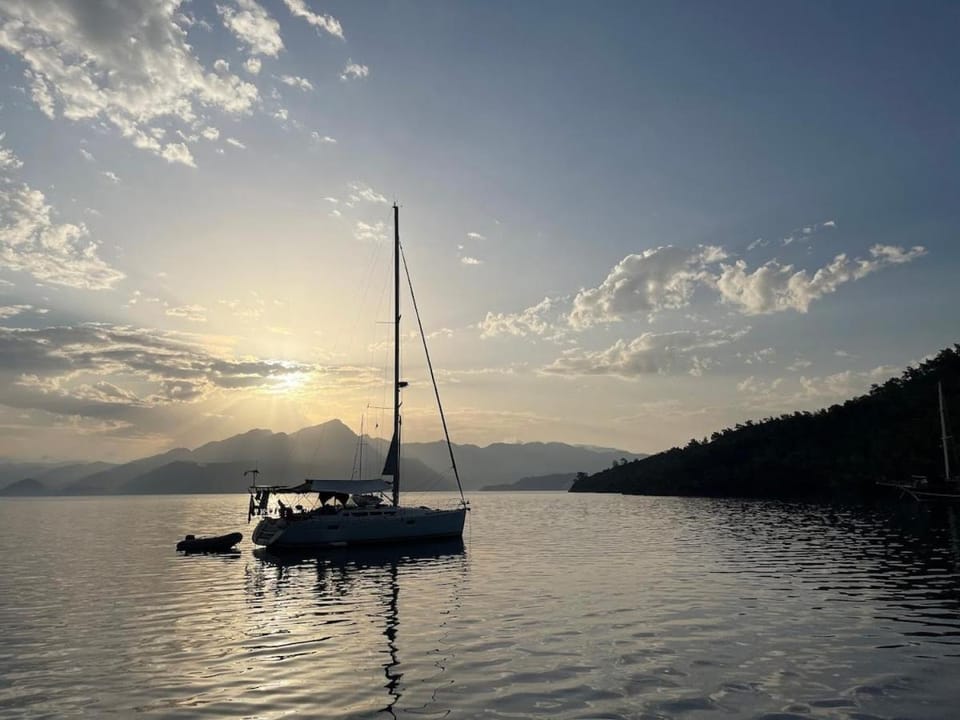 2-cottage yacht with 2 showers Docked boat in Muğla Province