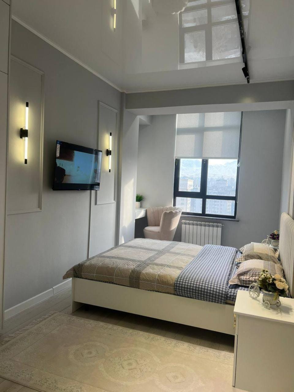 Bed, TV and multimedia, Bedroom