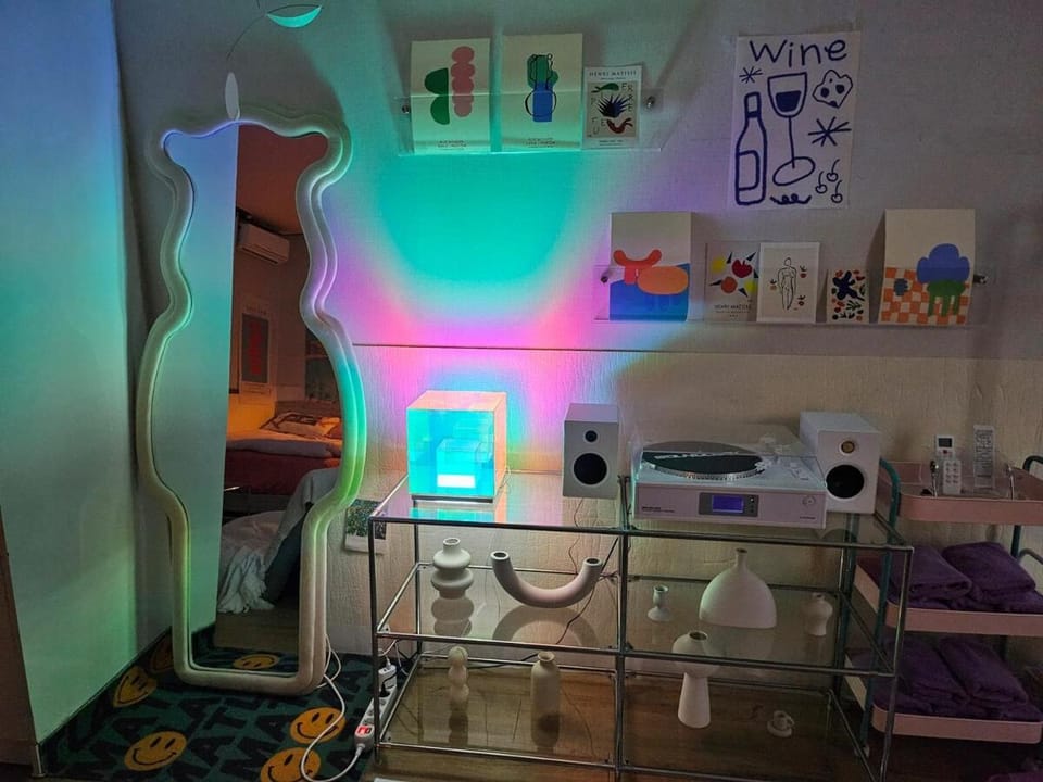 3 minutes walk from Seoul Station, arrive at Incheon Airport Railway AREX at once, B1F,Breakfast provided for more than 5 nights Apartment in Seoul