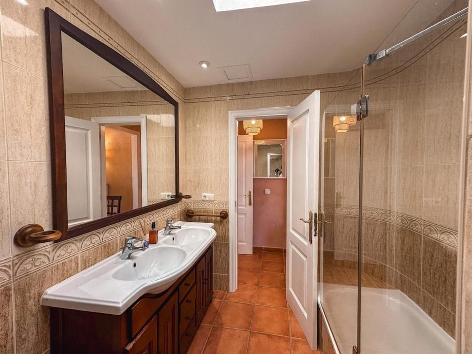 Shower, Bathroom, Bath, towels