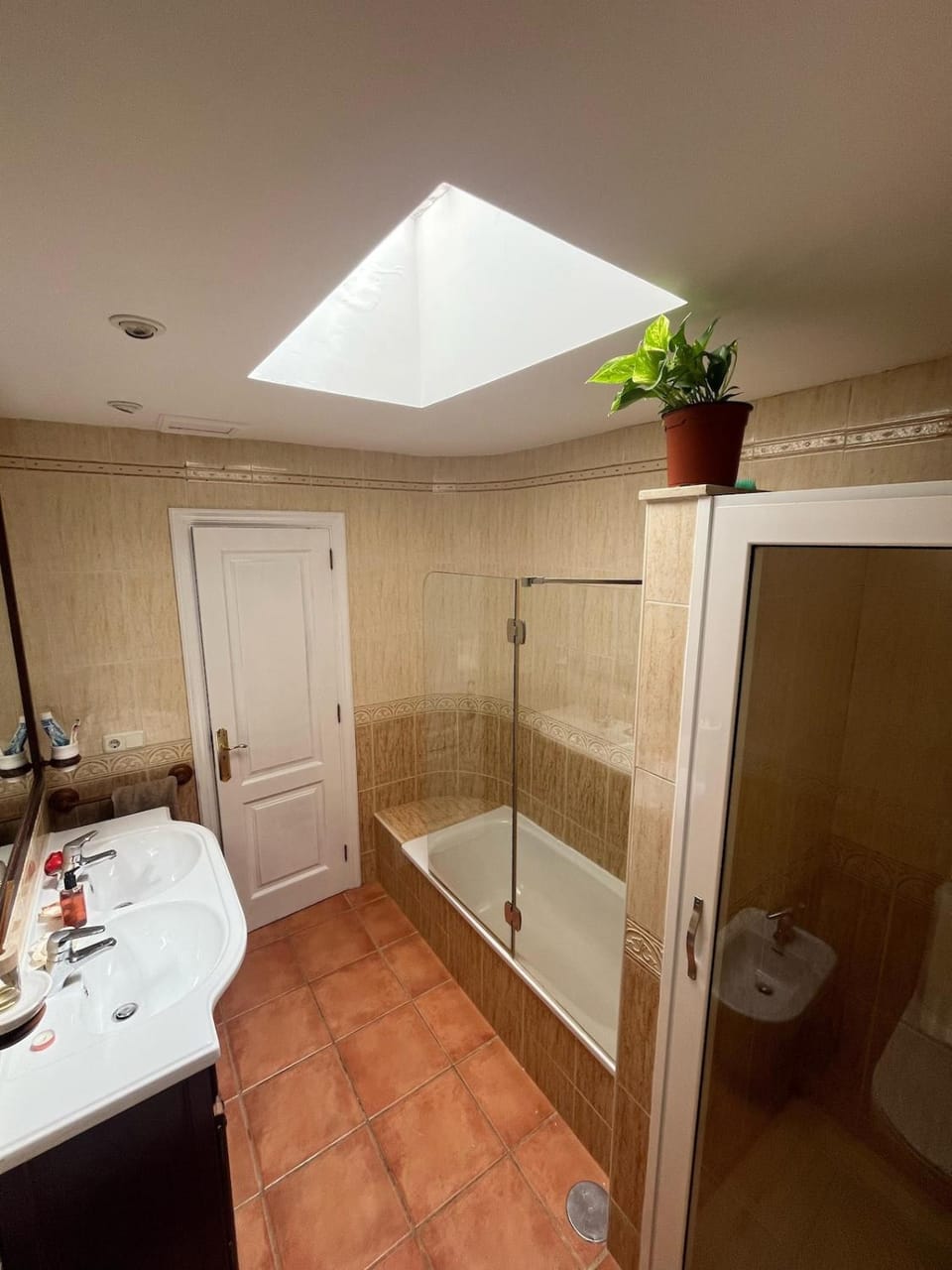 Shower, Toilet, Bathroom, Bath, towels