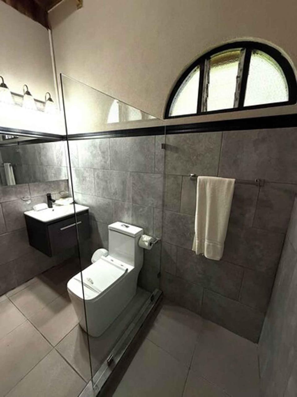 Shower, Toilet