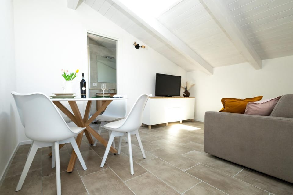 TV and multimedia, Living room, Dining area
