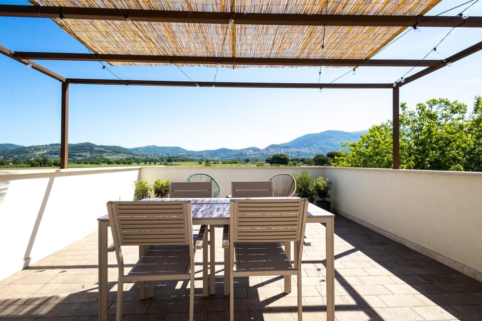 Natural landscape, Balcony/Terrace, Dining area, Mountain view