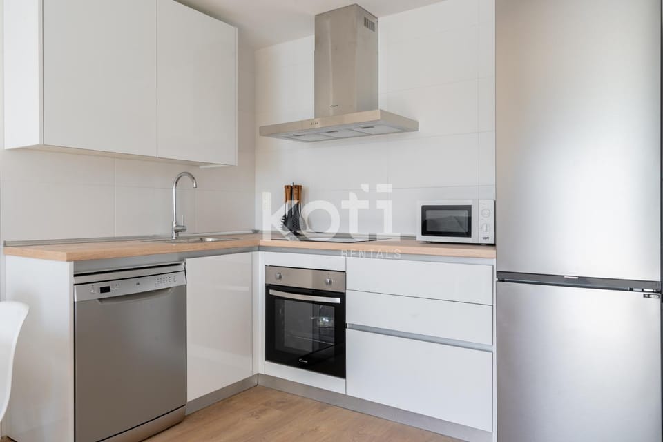 Kitchen or kitchenette, dishwasher, microwave, oven