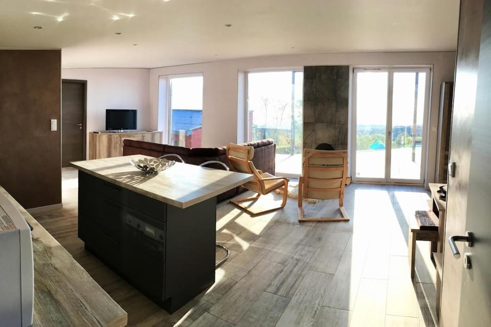 Day, Living room, kitchen