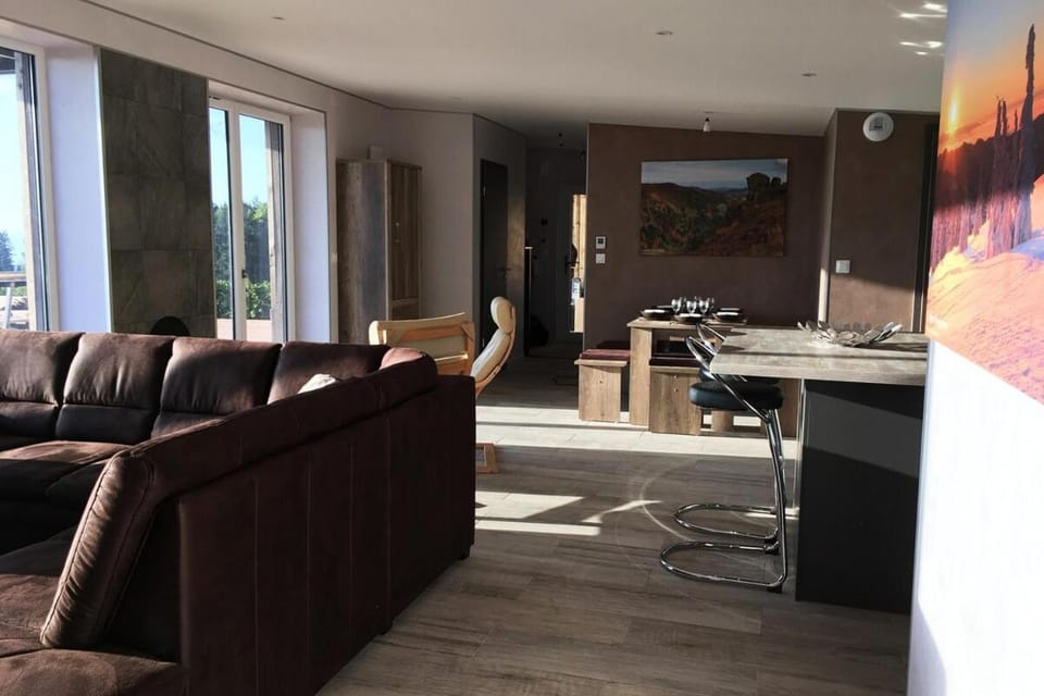 Kitchen or kitchenette, Seating area, Dining area