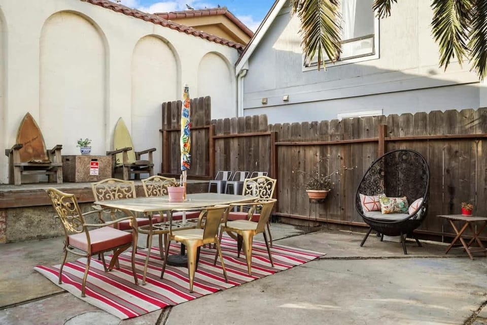 Beach Block 2-Bed with Coastal Palm Trees and Yard Apartment in Pacifica