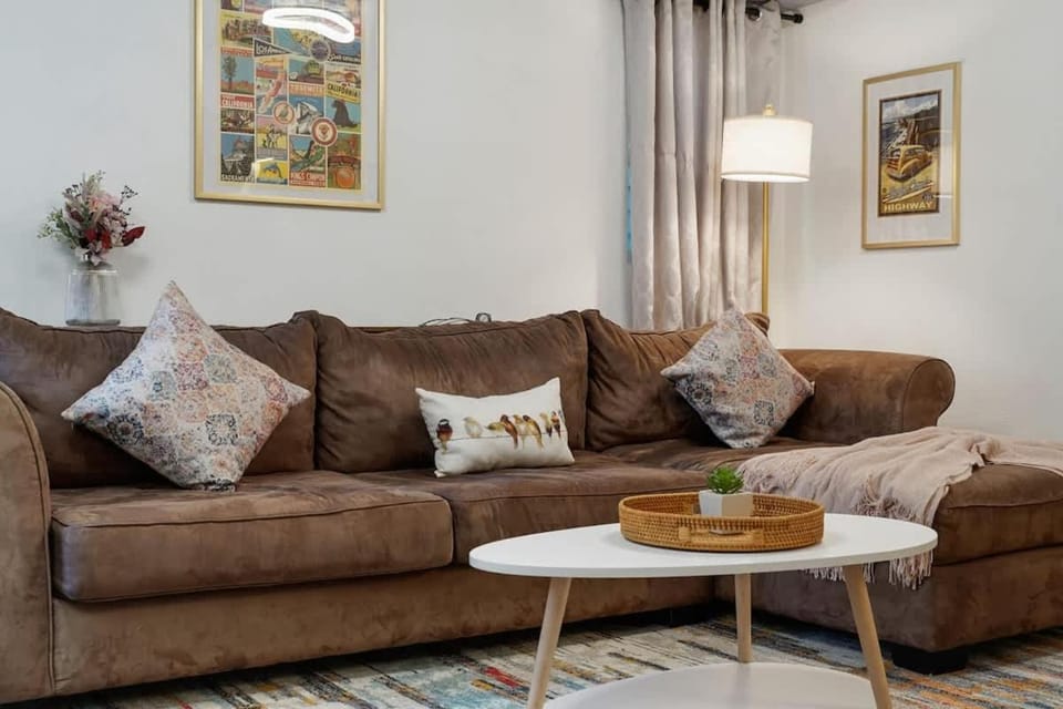 Beach Block 2-Bed with Coastal Palm Trees and Yard Apartment in Pacifica