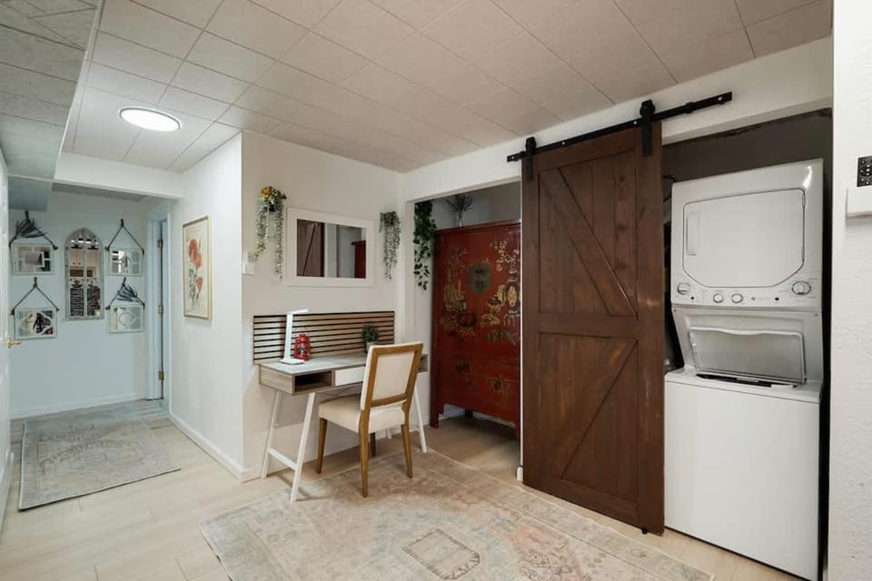 Beach Block 2-Bed with Coastal Palm Trees and Yard Apartment in Pacifica