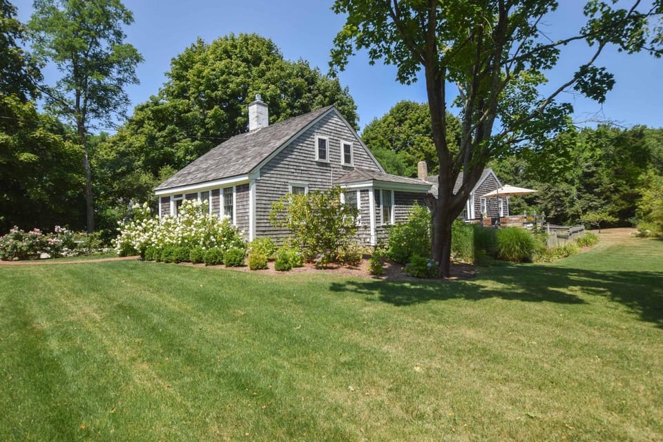 Renovated Cozy Cabin 5 Min to Beach Cabin in West Barnstable