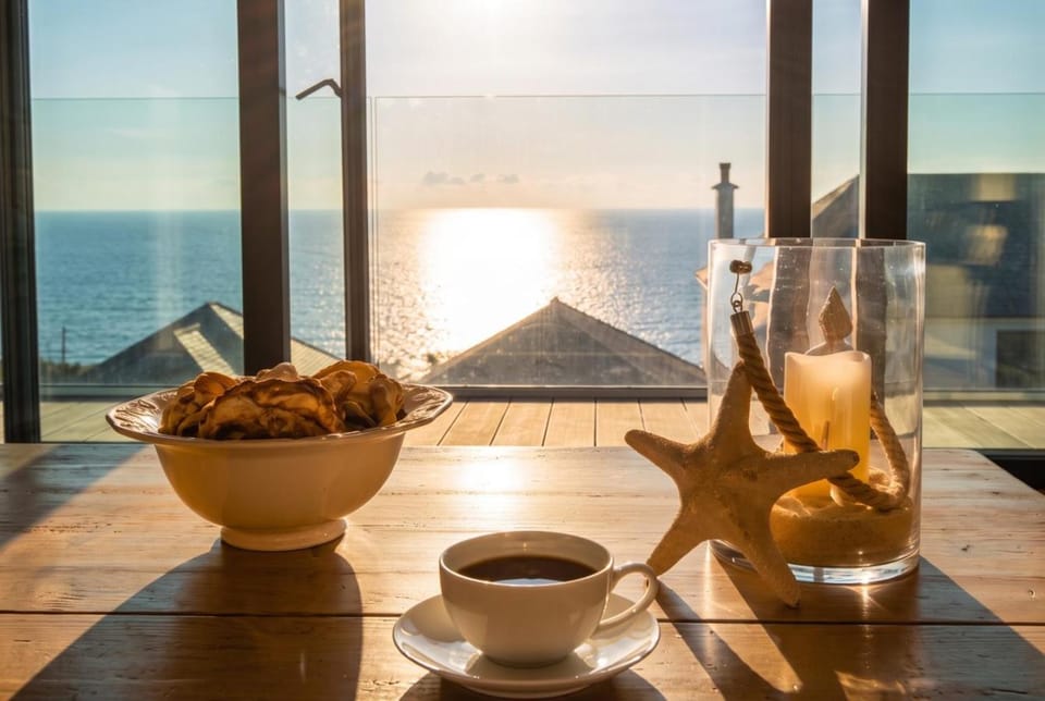 Coffee/tea facilities, Sea view