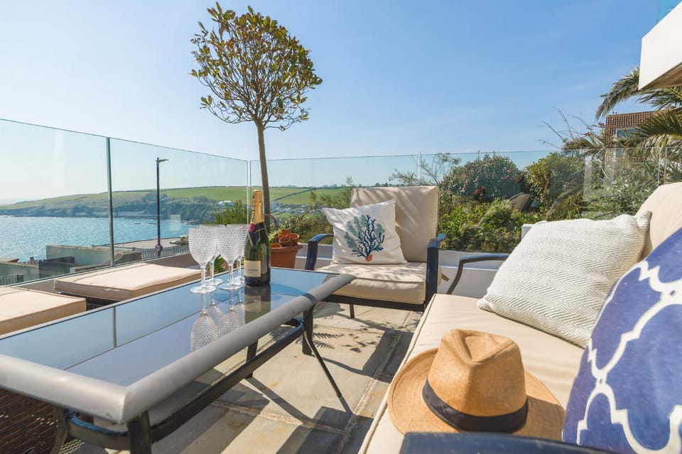 Day, Natural landscape, Balcony/Terrace, Seating area, Sea view