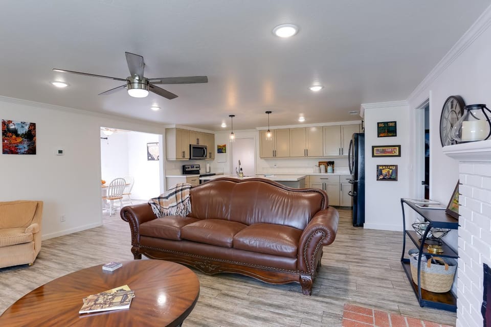 Mtn-View Home w/ Patio & Grill in Woodlake House in Sierra Nevada