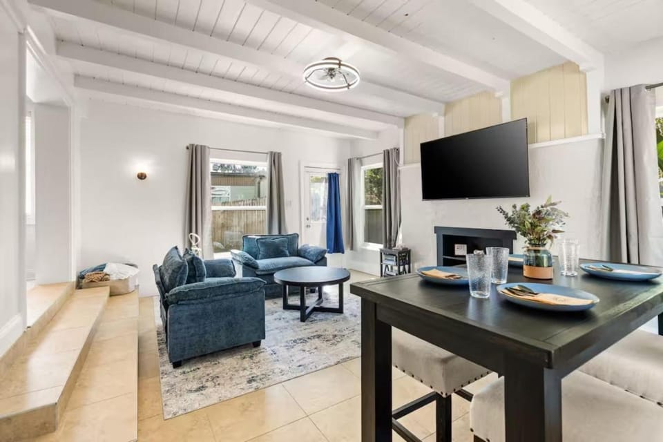 TV and multimedia, Dining area