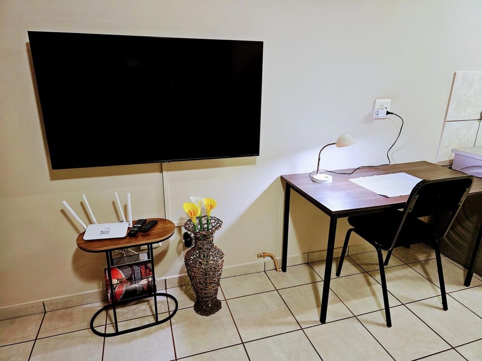 Cheerful 2-Bedroom Holiday Home Apartment in North West, South Africa