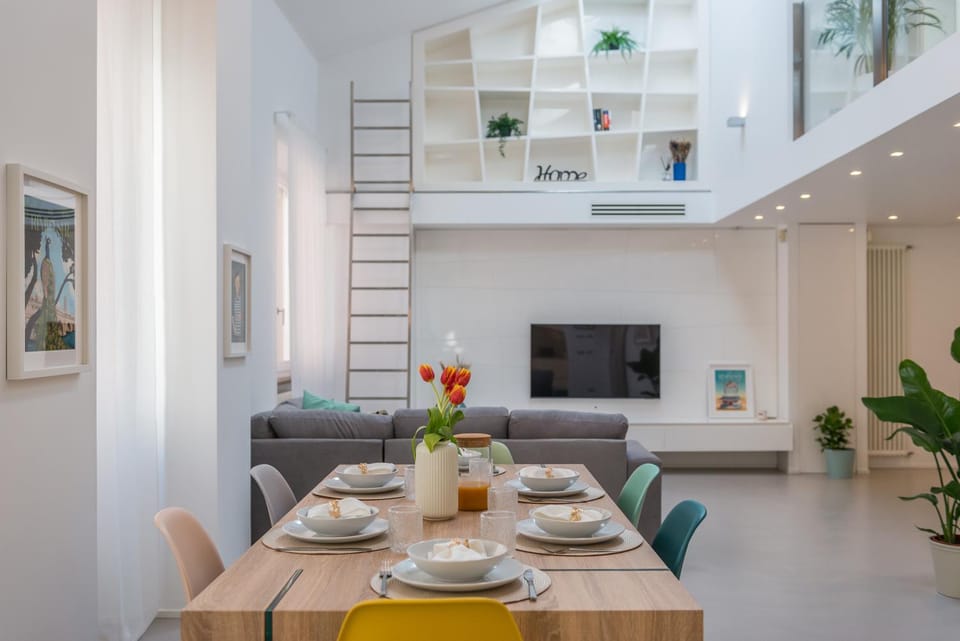 TV and multimedia, Living room, Seating area, Dining area