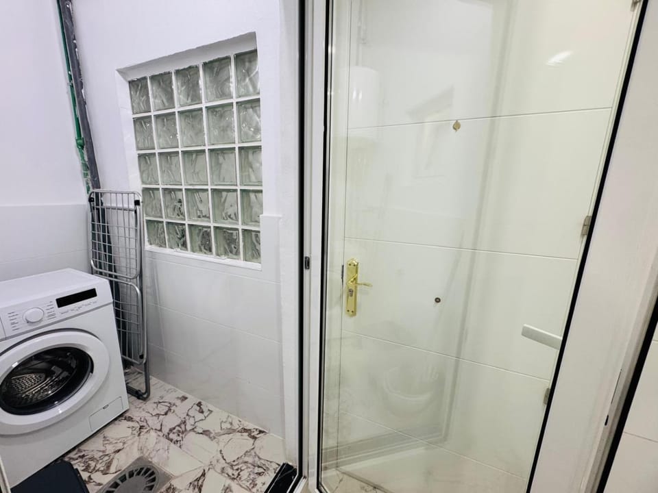 Bathroom, washing machine