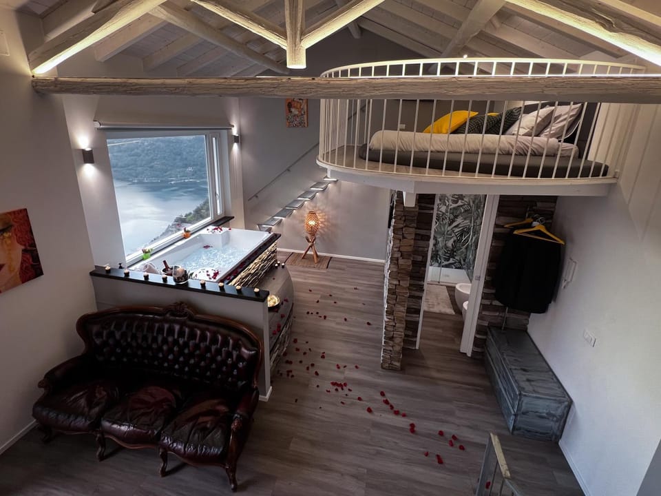 Bed, Hot Tub, Hot Tub, View (from property/room), Living room, Lake view