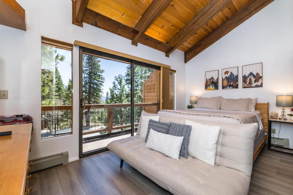 Bed, View (from property/room), Balcony/Terrace, Bedroom