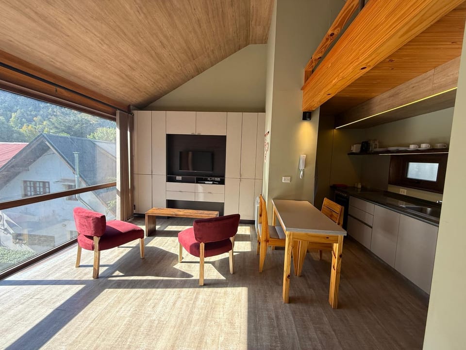 TV and multimedia, Kitchen or kitchenette, Living room, Dining area