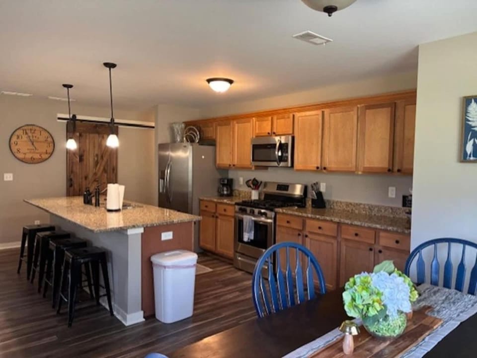 Beautiful 3 bed 2 bath condo House in Illinois