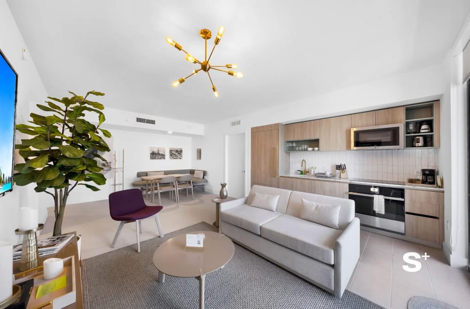 2-BD Condo in DTW Miami - City Views Apartment in Miami