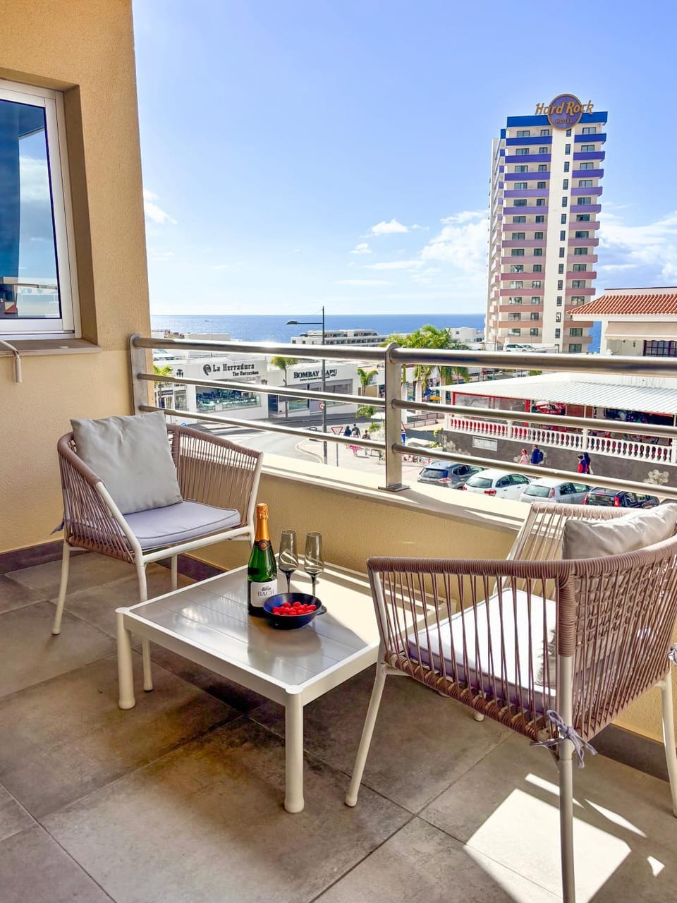 View (from property/room), Balcony/Terrace, Seating area, Sea view