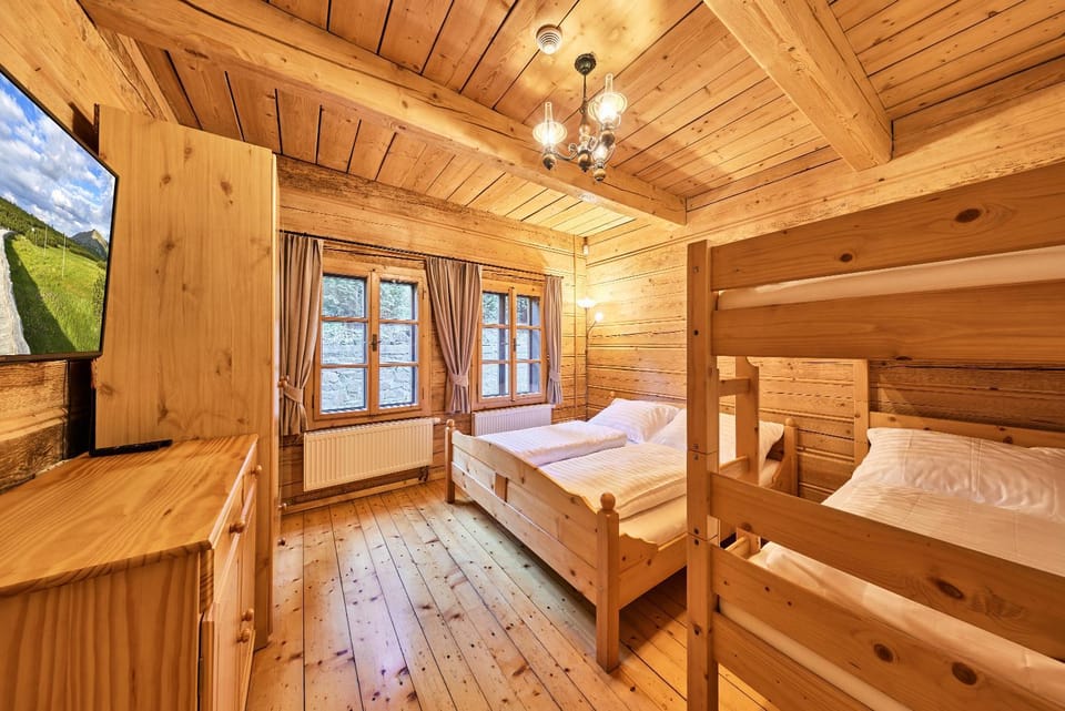 Photo of the whole room, Bedroom, bunk bed