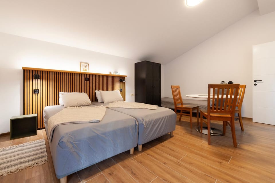 Photo of the whole room, Seating area, Bedroom