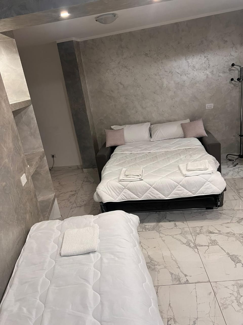 Bed, Photo of the whole room, Bedroom, towels