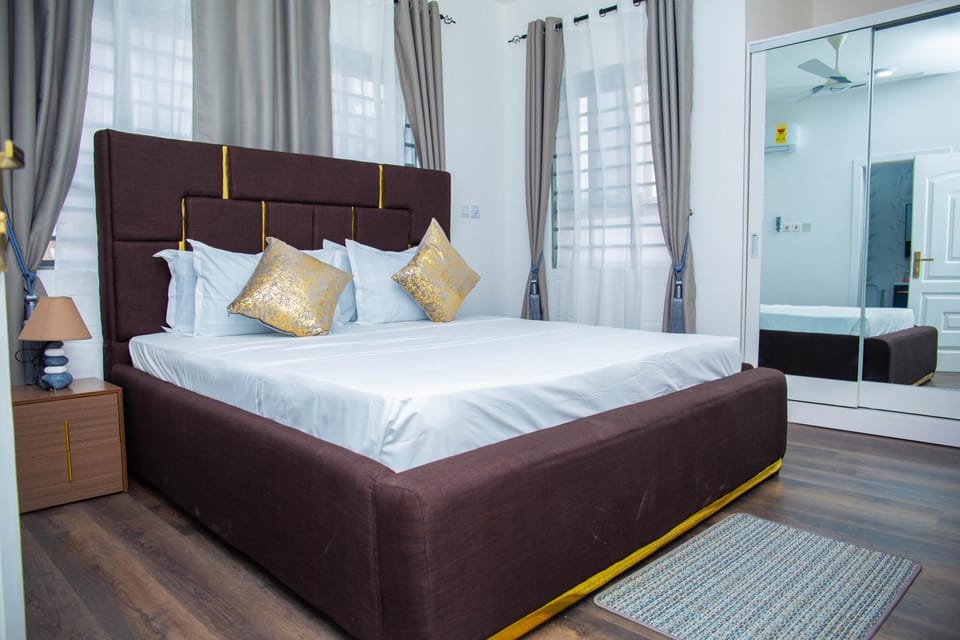 Photo of the whole room, Bedroom