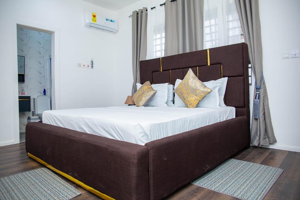 Bed, air conditioner