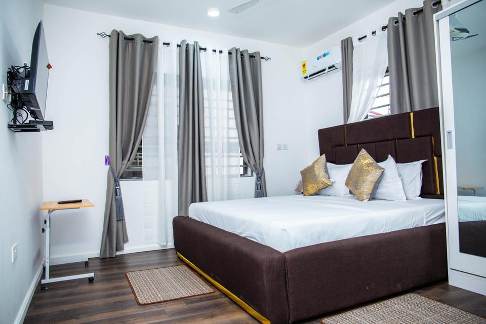 Bed, Photo of the whole room, Bedroom, air conditioner