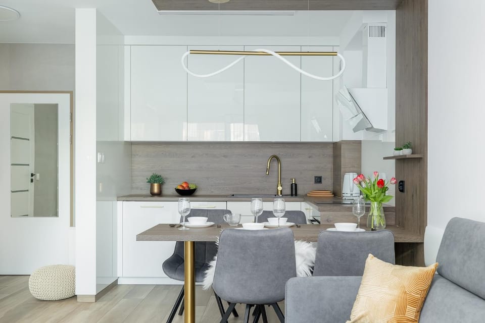 Kitchen or kitchenette, Seating area, Dining area