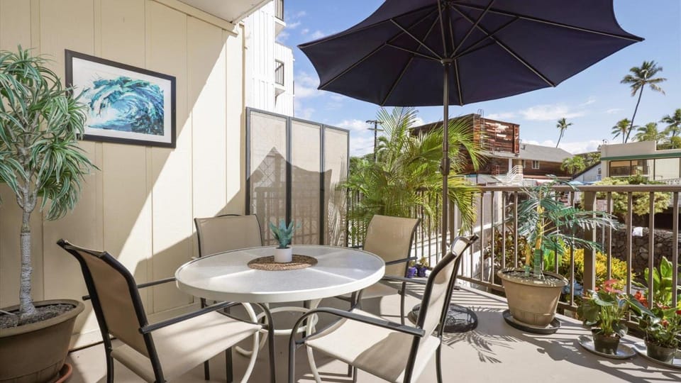 Hale Lopaka at Kona Plaza House in Holualoa