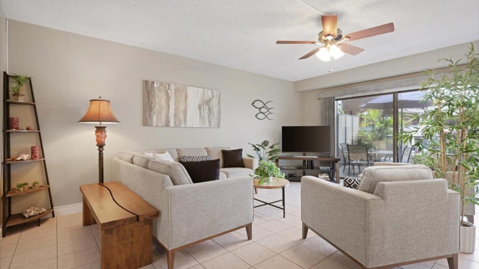 Hale Lopaka at Kona Plaza House in Holualoa