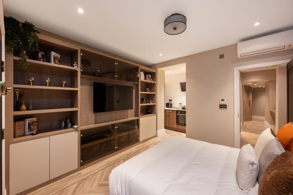 TV and multimedia, Kitchen or kitchenette, Photo of the whole room