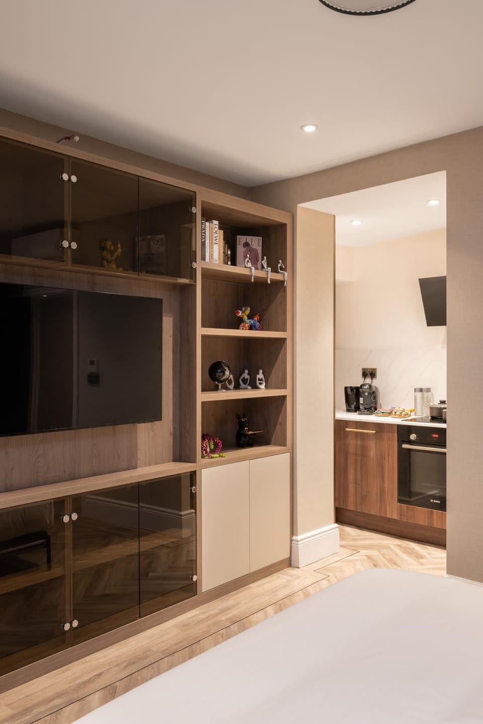 Bed, TV and multimedia, Coffee/tea facilities